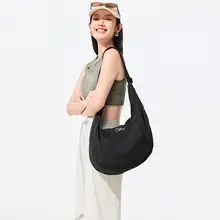 Xtep ショルダーバッグ 餃子型 スポーツバッグ ジムバッグ レディース メンズ 軽量 大容量 通勤 旅行