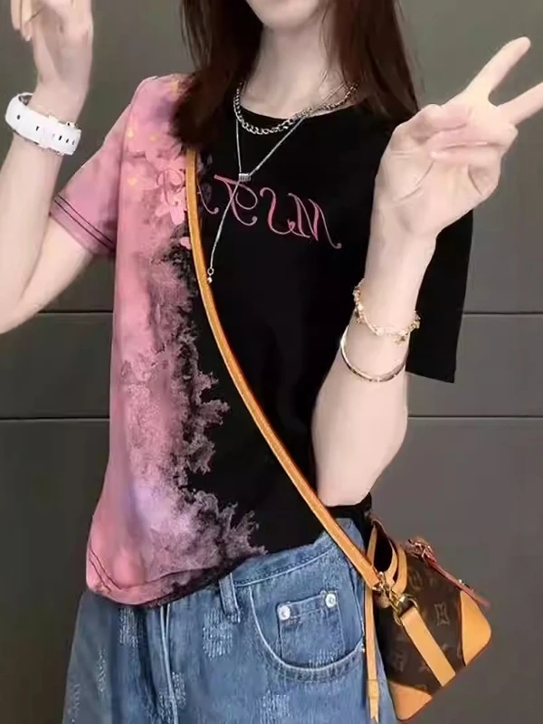 モード系ファッション Tシャツのデザイン性と体型カバー機能を実証する：散来のカラーコンビネーションTシャツ