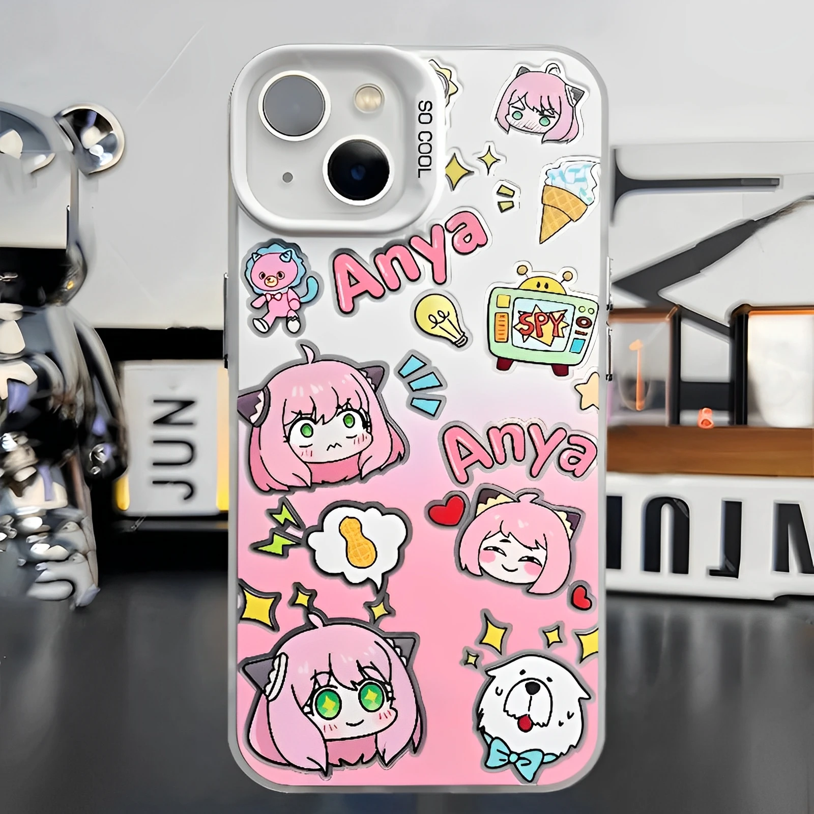 アニメ風スマートフォンケース：赤い可愛いアーニャデザインの保護とスタイル