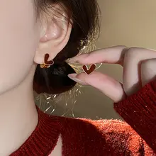 赤いダイヤモンド風両面ハートピアス【軽やかな雰囲気・通勤用】