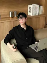 黒のニットカーディガン【メンズ・春秋用・開襟デザイン】