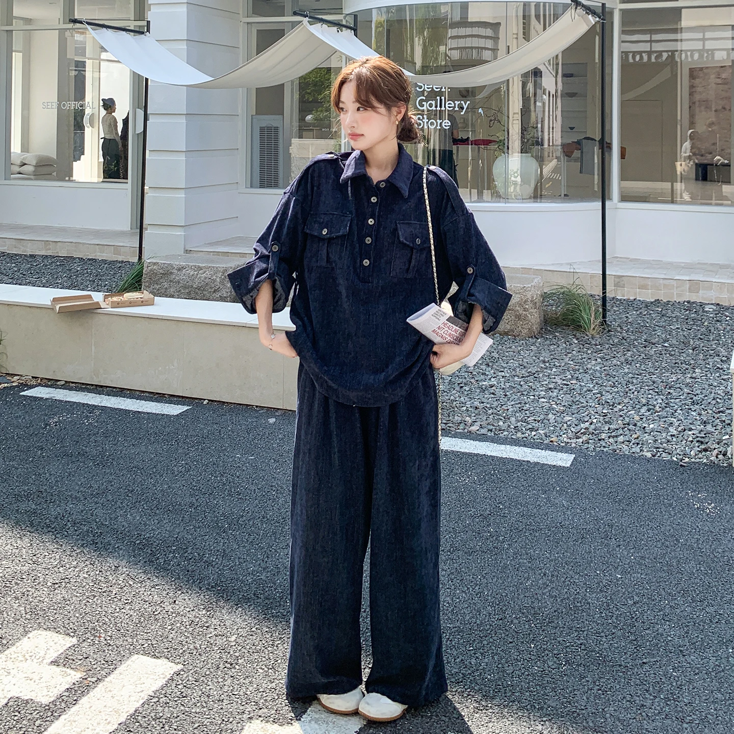  魅力的なコーデュロイジャンプスーツ：春秋向けの宽松型セットアップの実用性と耐久性