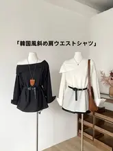 オフショルダー・ウエストデザインの白い長袖シャツ【女性用・斜め襟・ミディ丈】