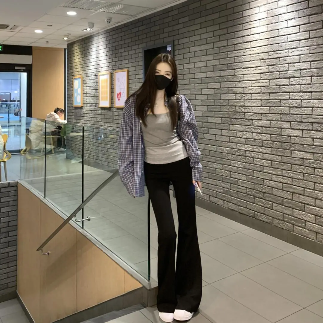 ストレッチ パンツ 黒 レディース：高身長向けヴィンテージ風フレアパンツのフィット感と実用性