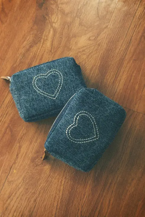 がま口ポーチ 小銭入れ カードケース デニム ハート刺繍 ウォッシュ加工 ヴィンテージ「Momogigi」
