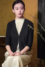 軽やかな羽根模様の黒色チャイナドレス風カーディガン【毛織り・開放的なデザイン】