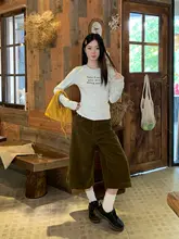 春にぴったり！グレーの花柄プリントラウンドネック長袖Tシャツ【体にフィットするデザイン】