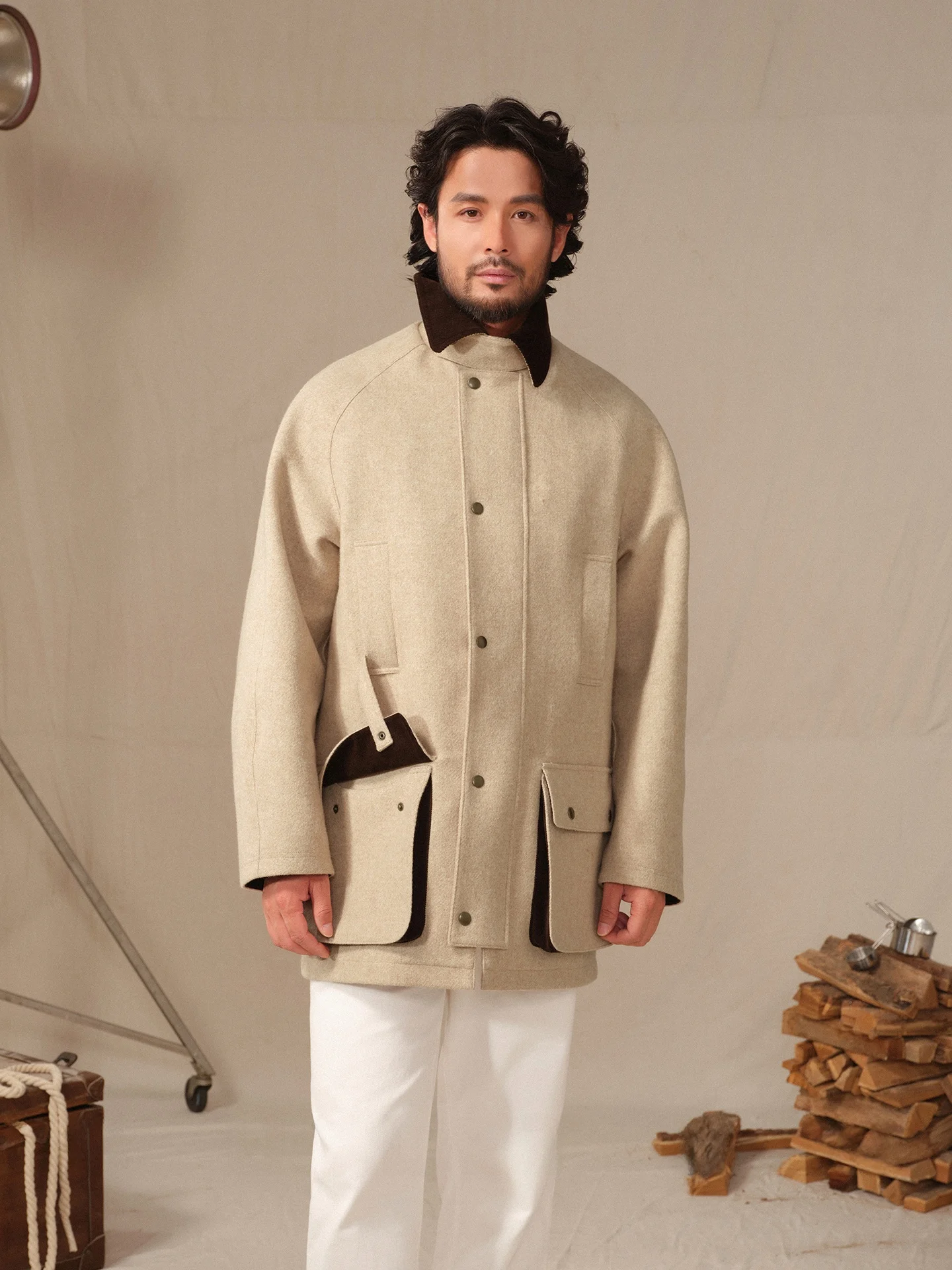 all weather parka とダウンジャケットの違いは？マウンテンジャケットでどんな場面に活かせるの？