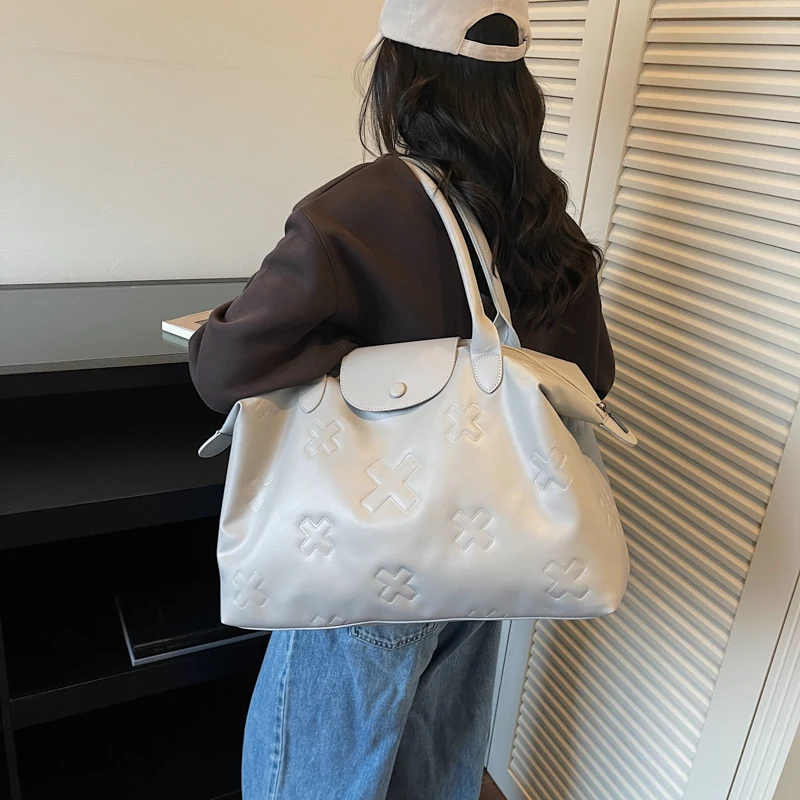 旅行用大容量トートバッグはキャリーオンバッグとしての実用性をどう評価するか