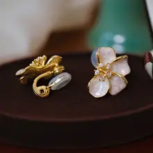 優雅な花デザインの痛みのないイヤクリップ【ピンク・高級感あり】