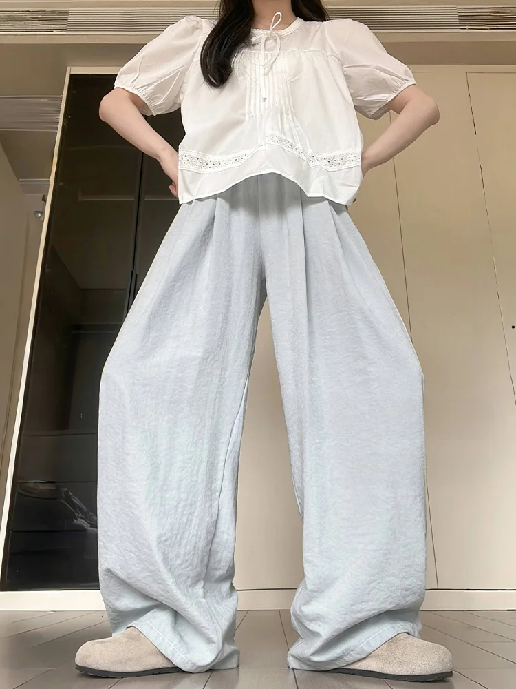 ゆったりパンツコーデをどうする？淡い青の高腰ワイドレッグパンツが解決するリアルな悩み