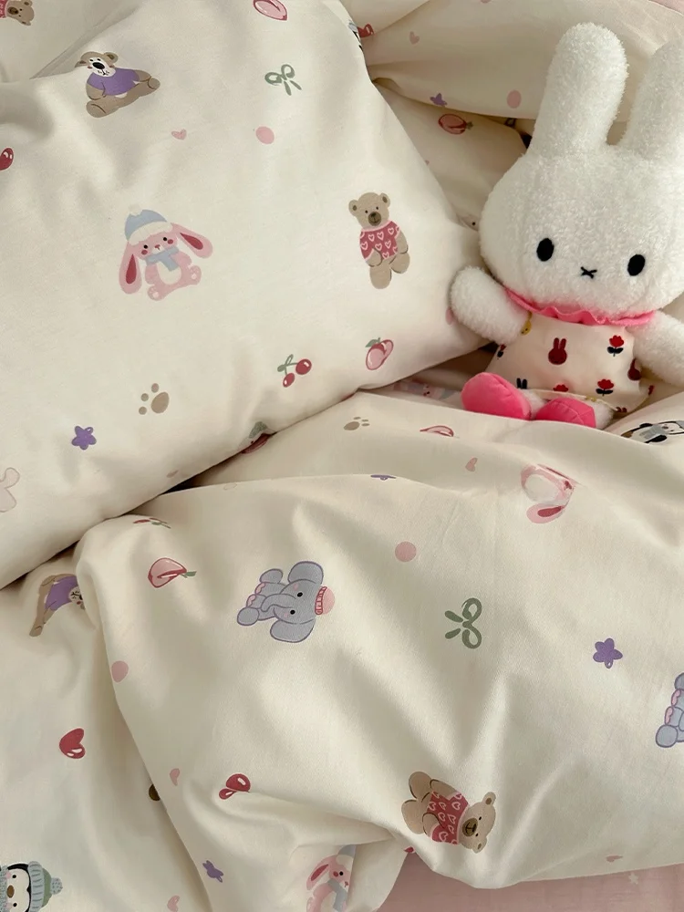 夏用掛け布団カバー：コットン製のカートゥーンデザイン四点セットが提供する快適な睡眠環境