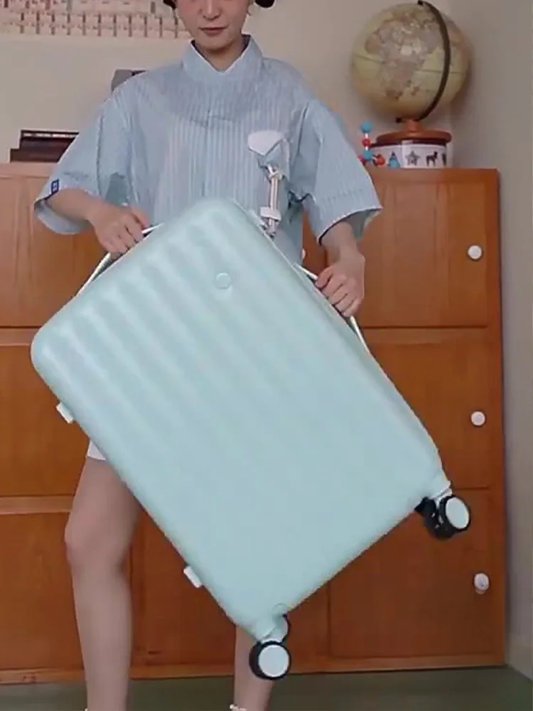 2泊旅行の荷物を軽く、おしゃれに持ち運ぶには？キャリーケースの選び方を徹底解説