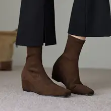 高めのヒールのストレッチブーツ【おしゃれなスクエアトゥ・ショートブーツ・女性用】