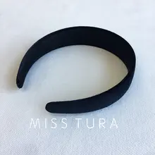 シンプルなデザインのベロア素材ヘアバンド【幅広・多用途】