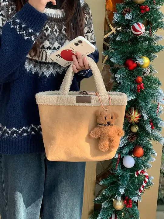 可愛らしいデザインの毛素材トートバッグ【リバーシブル・女性用・手提げ】