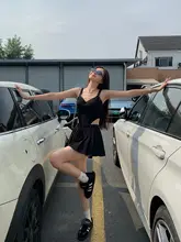 デザイン性の高いVネックキャミソール【ブラック・胸パッド付き・フィット感・夏用】