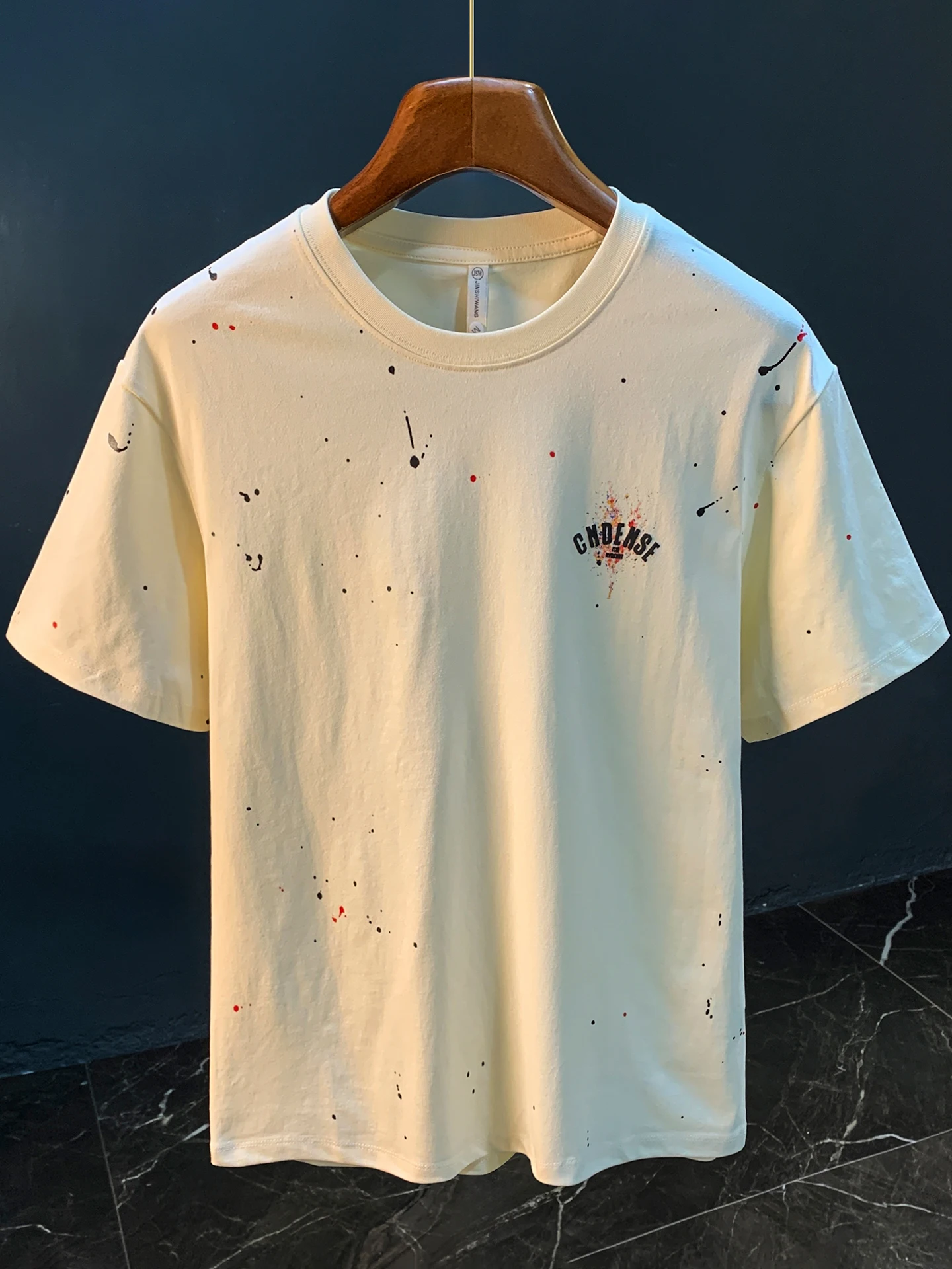 インクブロットデザインの半袖Tシャツ：油染み・黒ずみ対策と耐久性の実証
