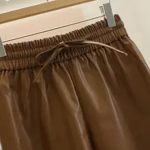ウエストゴムのワイドレッグパンツ【皮素材・カジュアルスタイル】