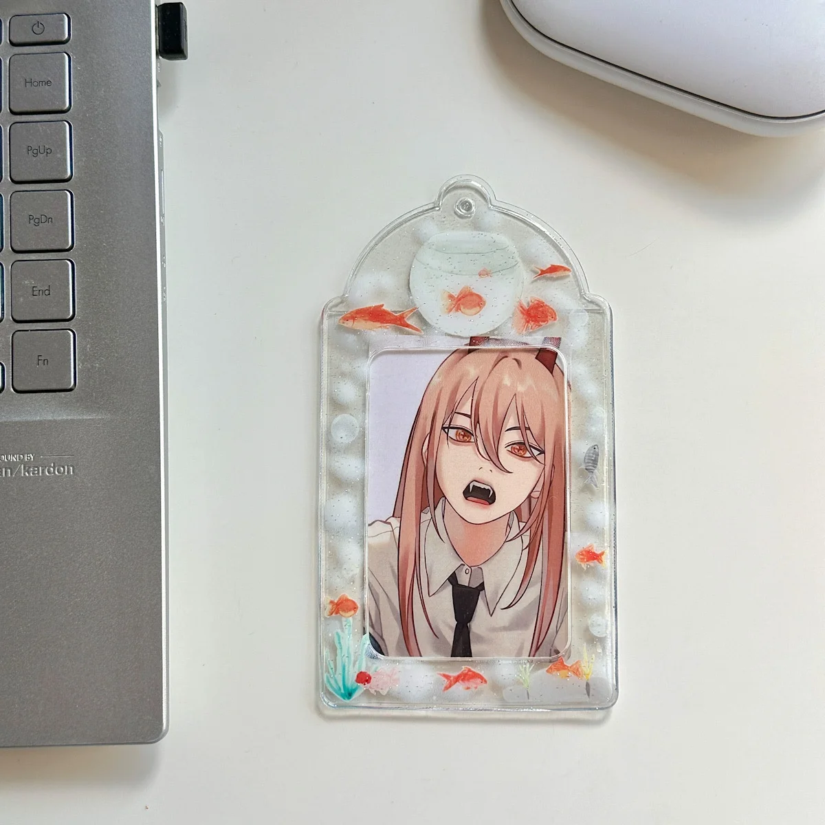 ACGカードに合うアイテムは？オリジナルデザインのカードホルダーで通学スタイルを変える
