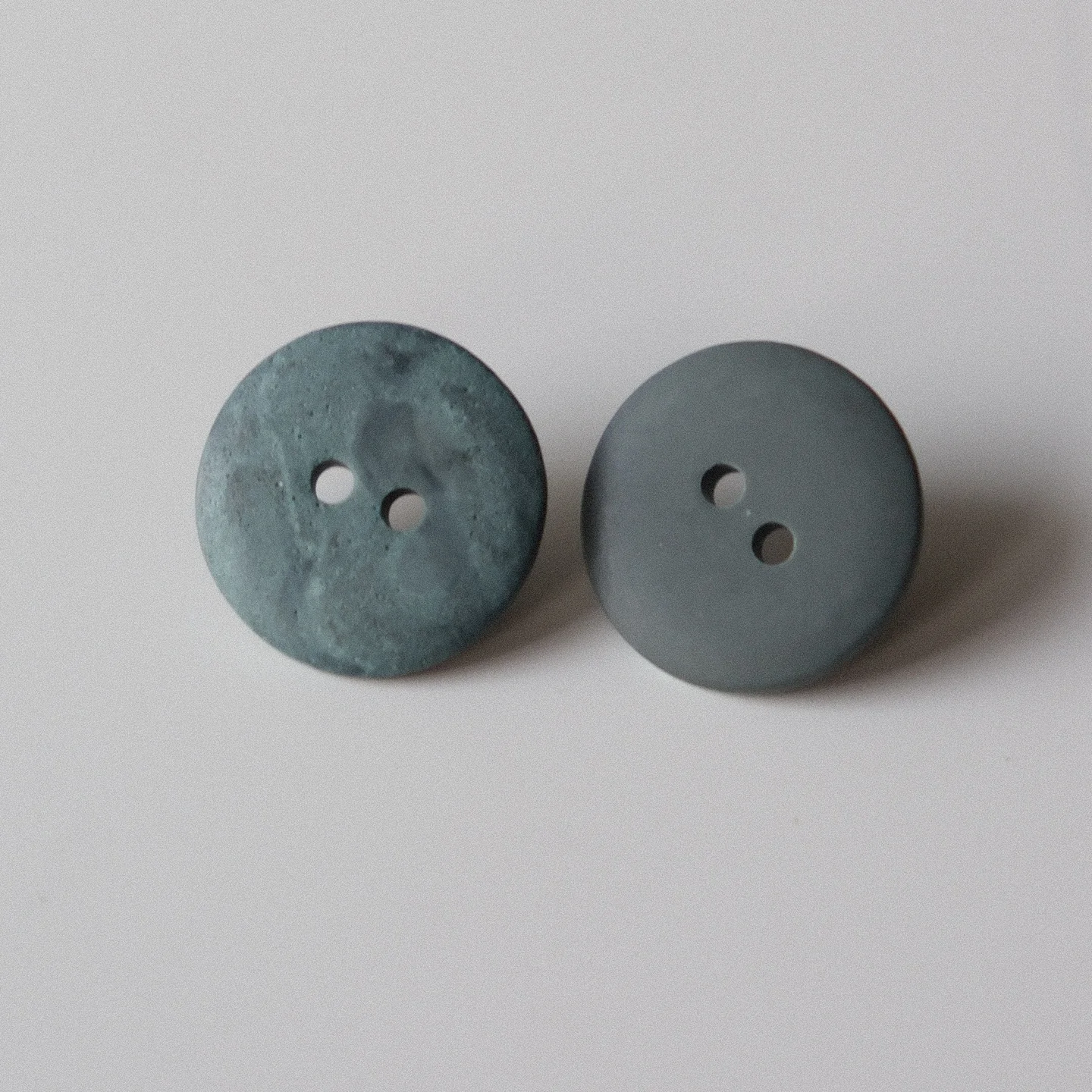 マットグレーとダークグリーンのストライプ柄ボタン【直径18mm】の修  理方法と使い方