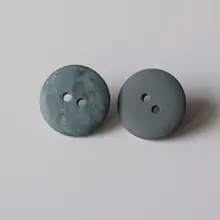 マットグレーとダークグリーンのストライプ柄ボタン【直径18mm】