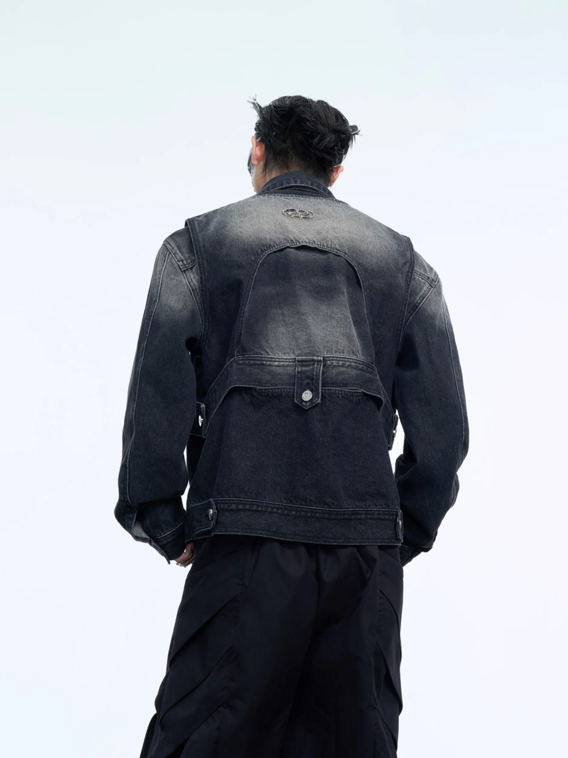 GARGUE TCULTURE デストロイショートデニムジャケット：重厚感と做旧デザインが融合した都市ファッションの実用性を検証