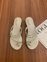 ファッション性のあるビジュー付きウェッジヒールサンダル【夏用・お出かけ・ドレスと合わせて】（セットアップ対応）