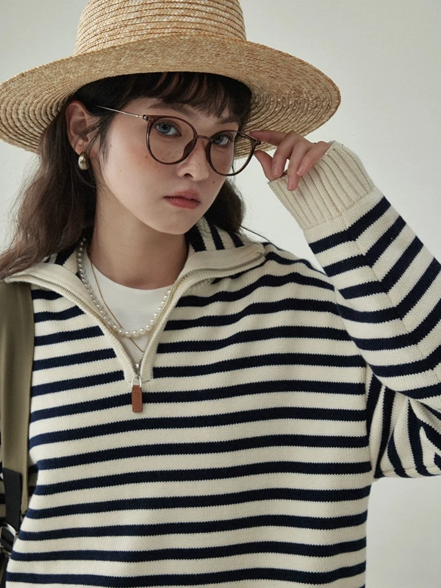 大人可愛い服 40代コーデの完全ガイド｜黒と白ストライプニットの心の安定感