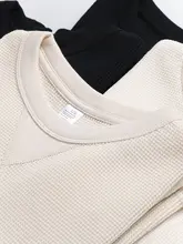 重厚感のあるコットンワッフル生地のクルーネック長袖Tシャツ【アメリカンレトロ・ゆったりフィット】
