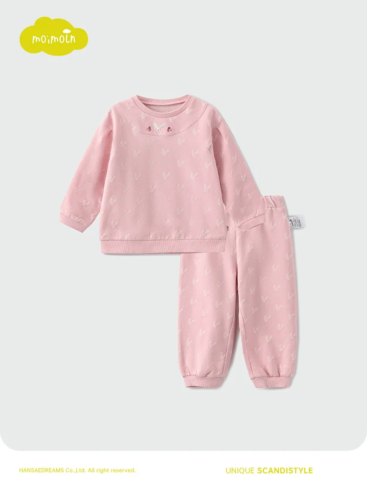 1歳誕生日の祖父母に贈る服は、どう選ぶ？人気ブランドと高級感のバランスを解説