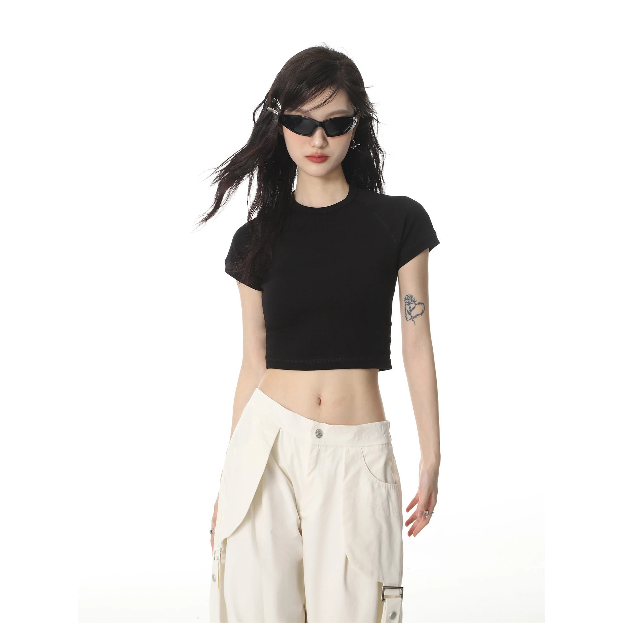 大人可愛い服 50代コーデの完全ガイド｜ハイウエストTシャツで自然な可愛さを実現