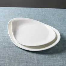 不規則形状の白磁製サービングプレート【ダブルハンドル・キッチン用・炒め料理】