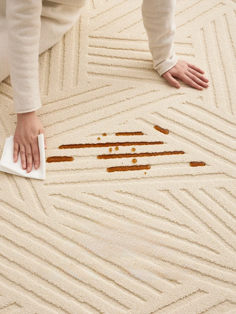 高級感あふれるクリーム風カーペット：防水・防汚機能とリビング・寝室での実用性