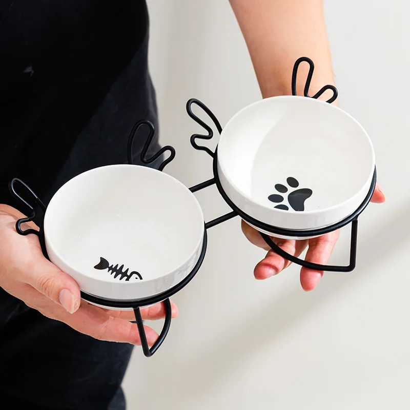 猫の食器に陶器を選ぶべき理由は？高さと安定性が健康に与える影響とは