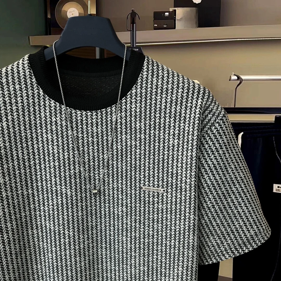 メンズ ショート カラー どんな感じ？黒白ストライプTシャツが通勤や日常でどう活躍するのか