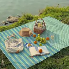 春のピクニックに最適！携帯用アウトドアマット【厚手・ビーチ用・高デザイン】