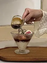 おしゃれなガラスアイスクリームカップ【底付き・デザート・ヨーグルト・プリン・ミルクシェイク・冷たい飲み物用】