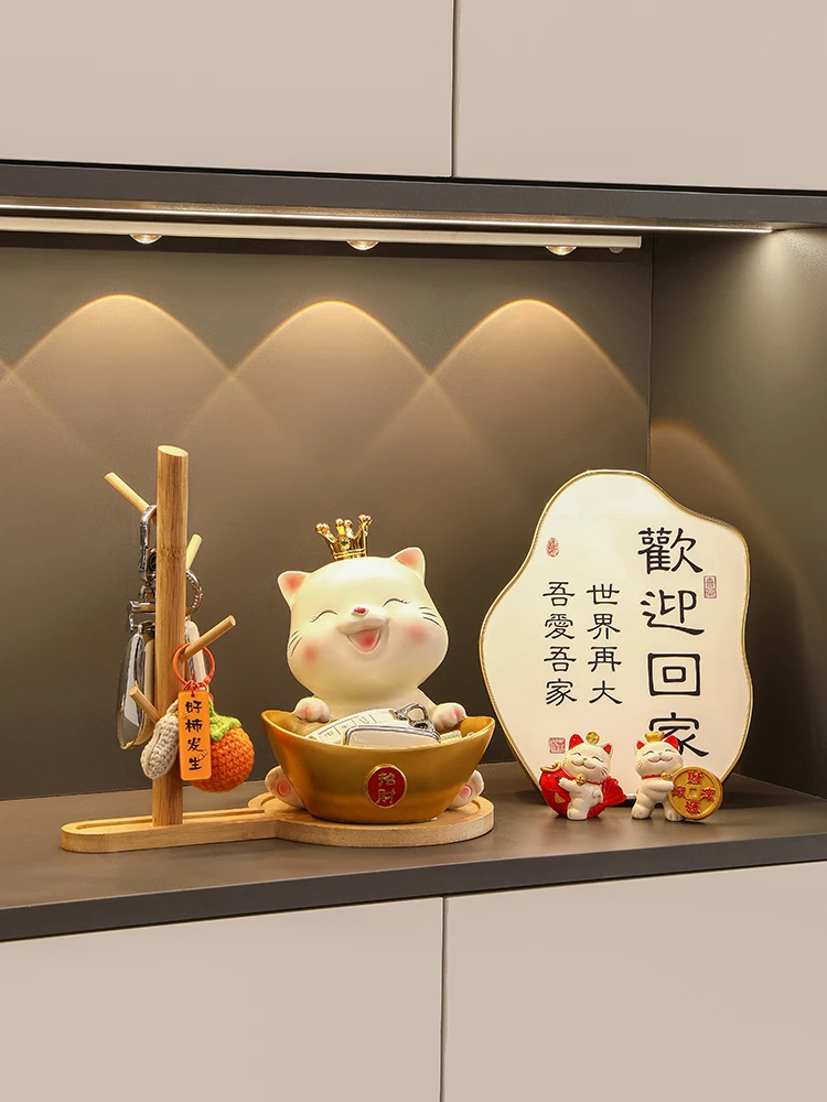 招き猫のキーホルダー：ユニークなアートレジンデザインで友情を象徴する装飾品