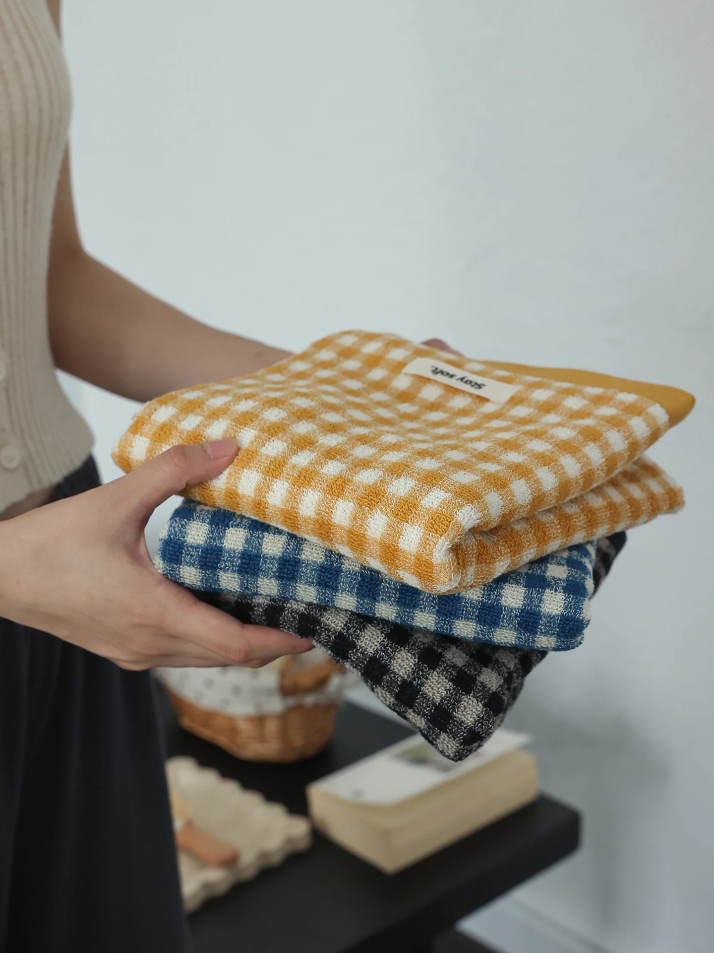 シンプルなチェック柄の純綿洗顔タオル：買い替えもったいない理由と最適な使い方
