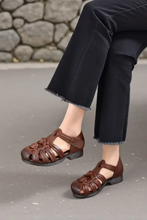 真皮製ローマ風女性用サンダル【手編み・穴あきデザイン・極上の柔らかさ・低ヒール】