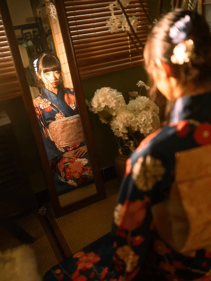 改良型振袖着物【藍色の梅花柄・暗い模様・和風デザイン】（セットアップ対応）