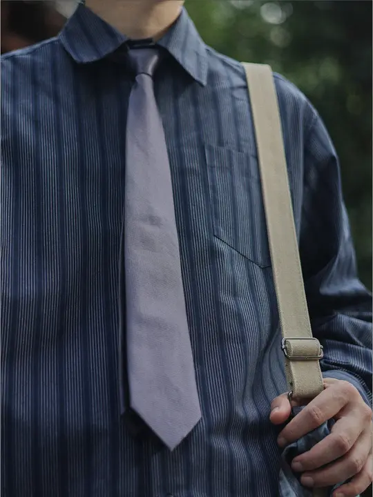 ブルーグレーのネクタイ【クラシックスタイル・アカデミック風】（セットアップ対応）