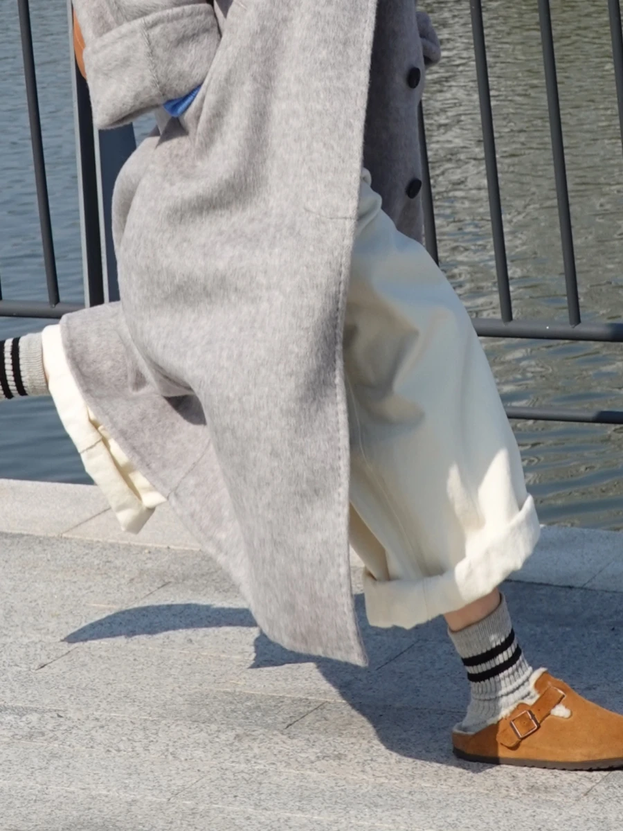 カーゴパンツ コーデ レディース 完全ガイド｜クリーム色フランネルワイドパンツで通勤スタイルを安定に