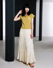 ウエストゴムのプリーツ入り光沢感あるロングスカート【夏用・カラフル・体型カバー・女性用】