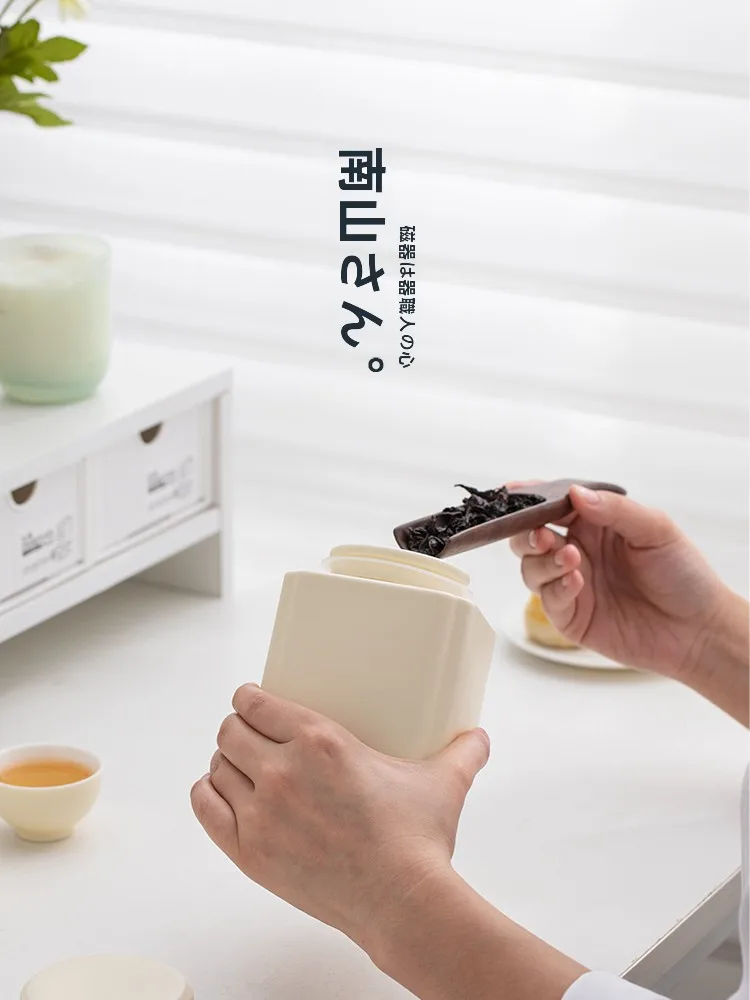100均保存容器と比べて、陶製の茶葉保存容器は本当に価値があるのか？