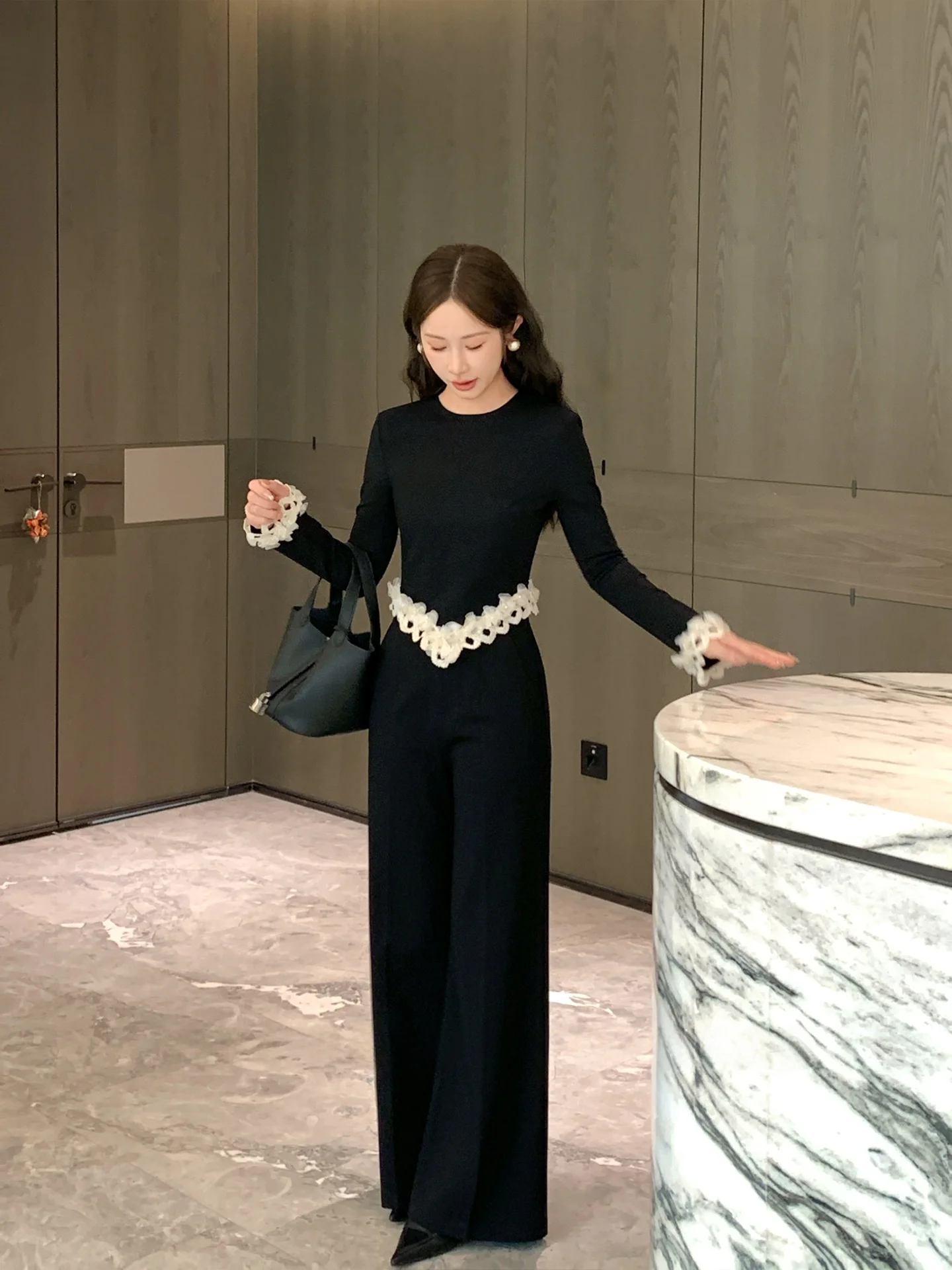 140サイズの女の子にぴったりな春の韓国風コーデは、黒白花柄の二部式セットアップで決める？