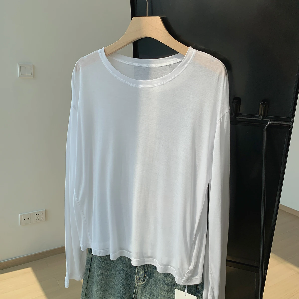 白Tシャツが透ける原因を防ぐための長袖微透防止Tシャツガイド
