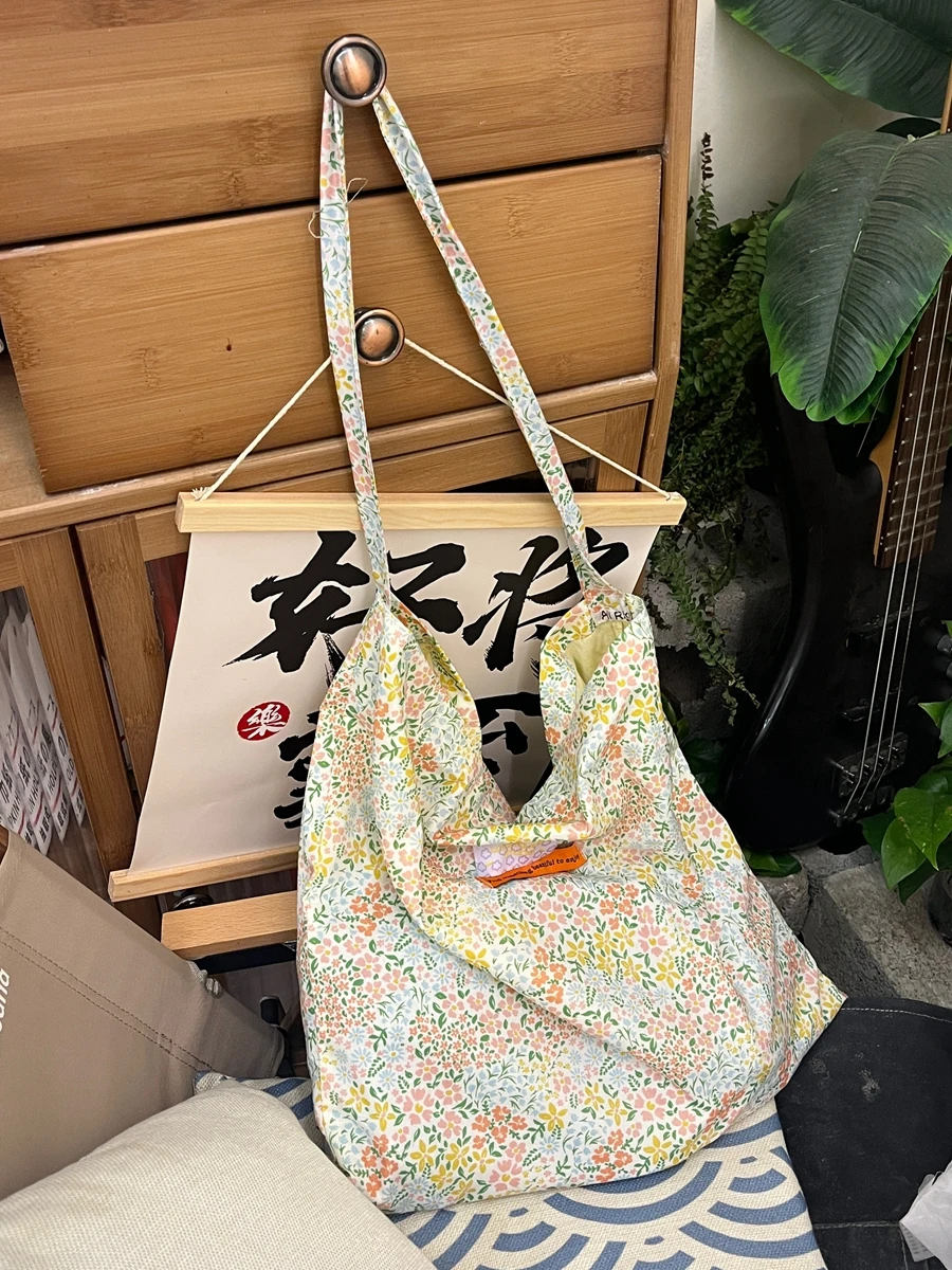 1000円プレゼントで使える夏のリュックは？花柄の布製ショルダーバッグがおすすめ！