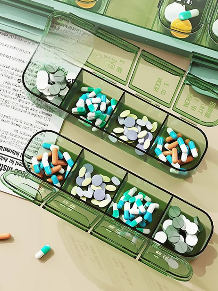一週間分薬を収納！携帯用薬ケースRED-11：50代服通販で求められる実用性と安全性のバランス